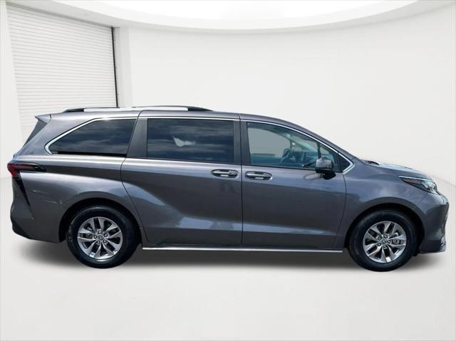 2024 Toyota Sienna LE