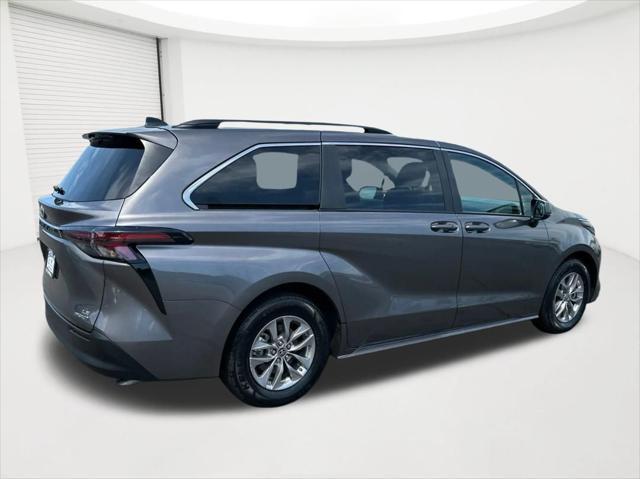 2024 Toyota Sienna LE