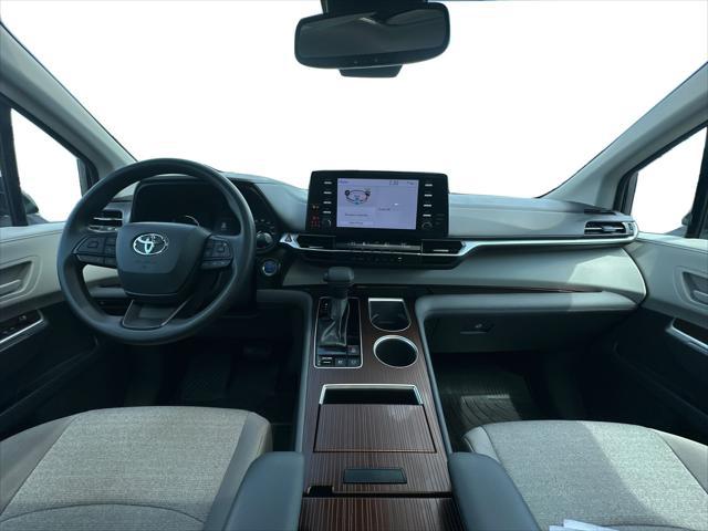 2024 Toyota Sienna LE
