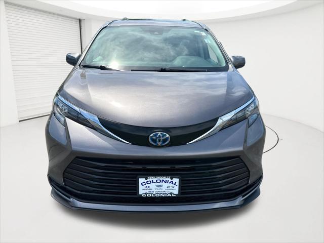 2024 Toyota Sienna LE