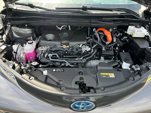 2024 Toyota Sienna LE