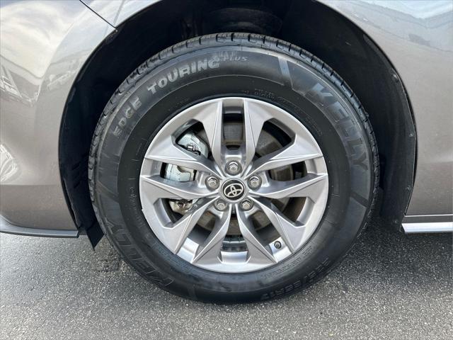 2024 Toyota Sienna LE