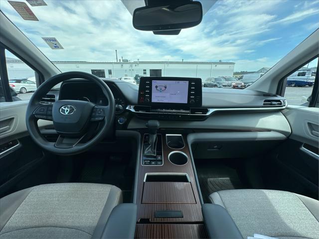 2024 Toyota Sienna LE
