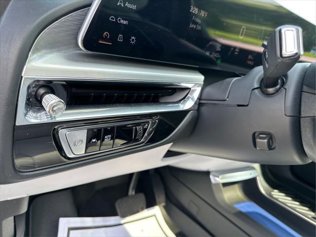 2024 Cadillac iQ Luxury w/1SC