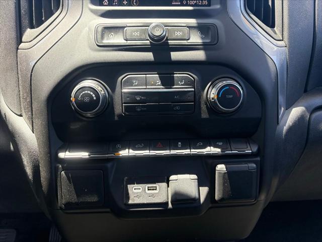 2022 Chevrolet Silverado 1500 2WD Crew Cab Short Bed Custom