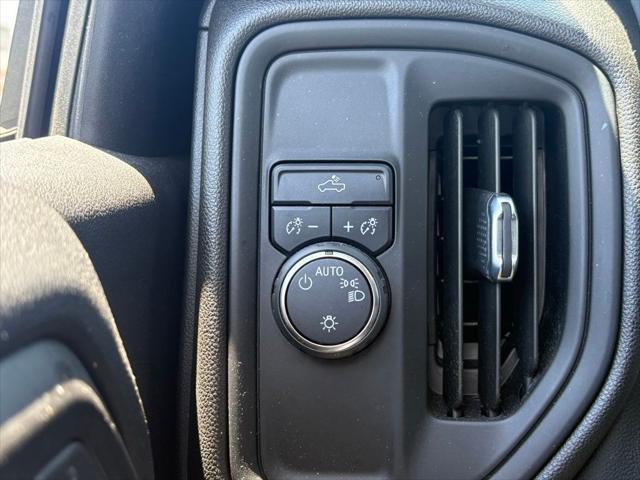 2022 Chevrolet Silverado 1500 2WD Crew Cab Short Bed Custom