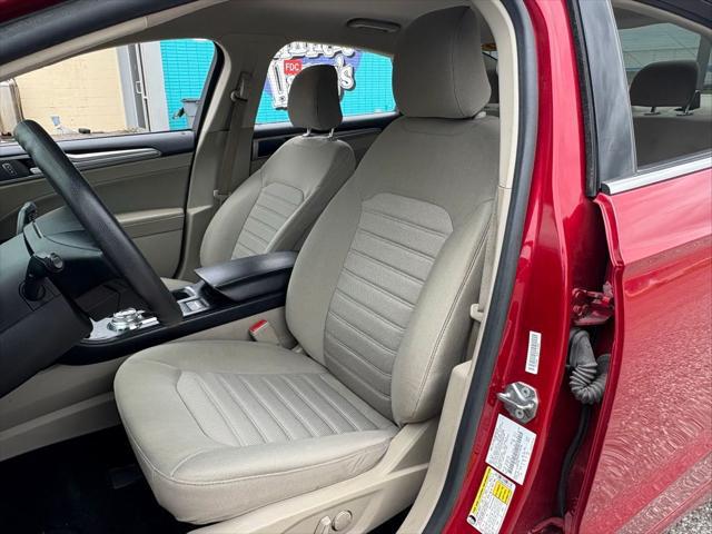 2020 Ford Fusion SE