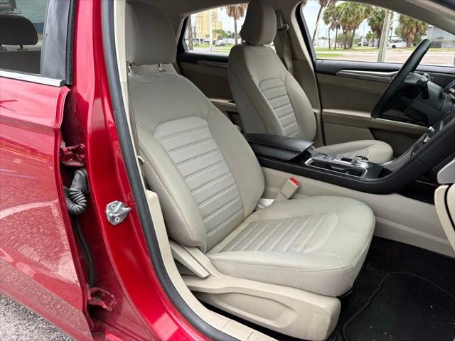 2020 Ford Fusion SE