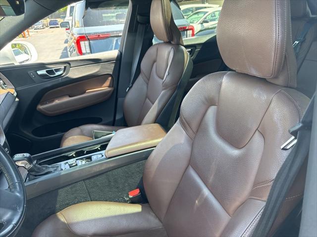 2021 Volvo XC60 T5 Momentum