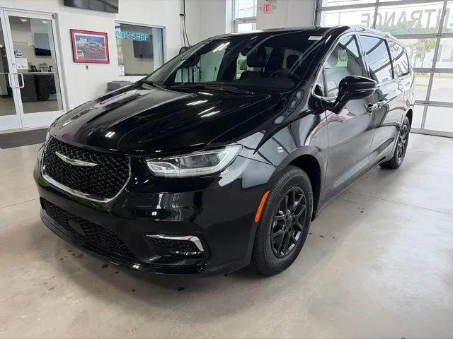 2025 Chrysler Pacifica Select for sale in Fort Gratiot Twp, MI