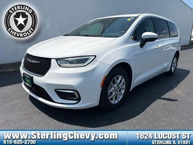 2023 Chrysler Pacifica Touring L for sale in Sterling, IL