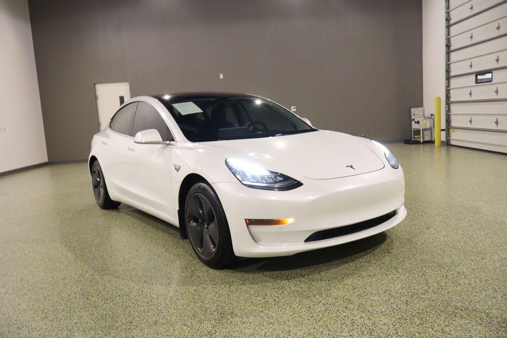 2020 Tesla Model 3 Standard Range Plus's photo