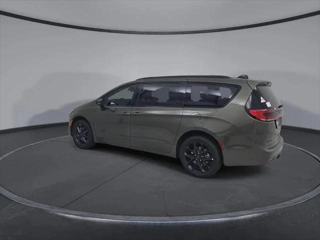 2027 Chrysler Pacifica Limited AWD