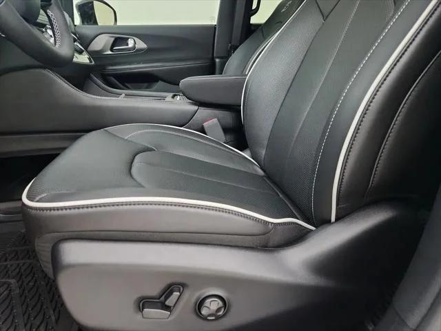 2027 Chrysler Pacifica Limited AWD