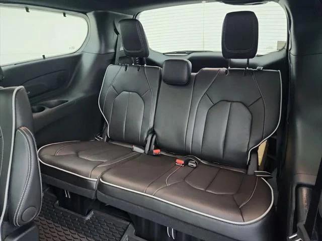 2027 Chrysler Pacifica Limited AWD