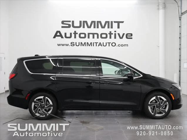 2027 Chrysler Pacifica PACIFICA LIMITED AWD