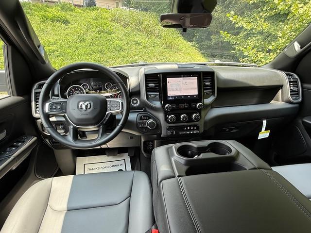 2026 Ram 1500 Tradesman Quad Cab 4x4 64 Box