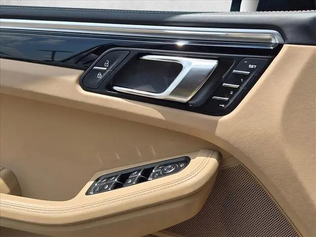 2022 Porsche Macan Macan