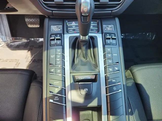 2021 Porsche Macan Macan