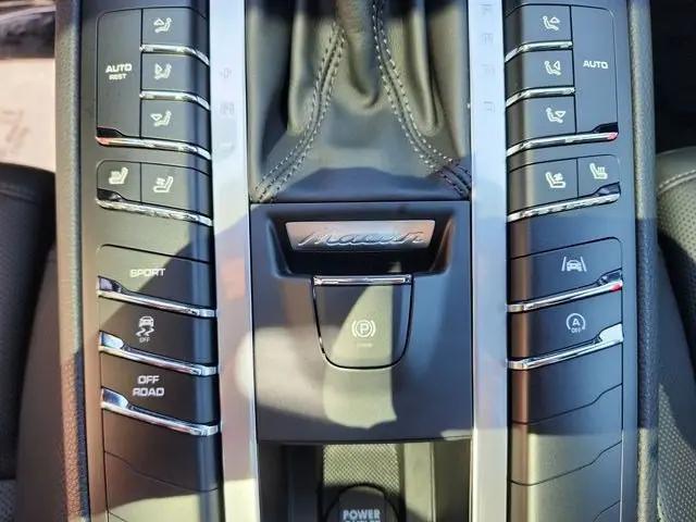 2021 Porsche Macan Macan