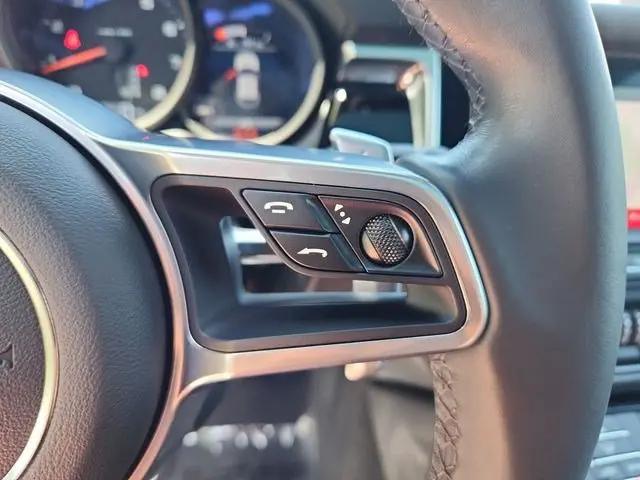 2021 Porsche Macan Macan