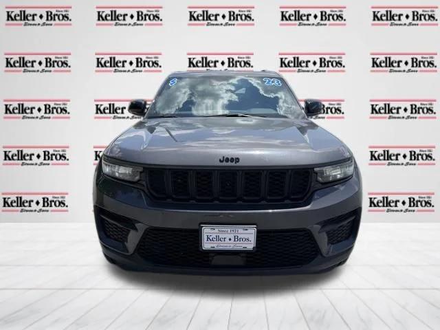 2023 Jeep Grand Cherokee Altitude 4x4 2023 Jeep Grand Cherokee Altitude 4x4
