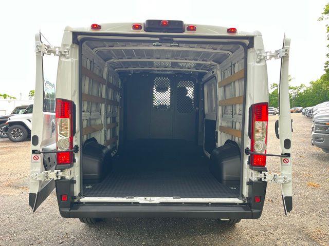 2025 Ram ProMaster 2500 Cargo Van Tradesman Low Roof 136" WB w/Pass Seat