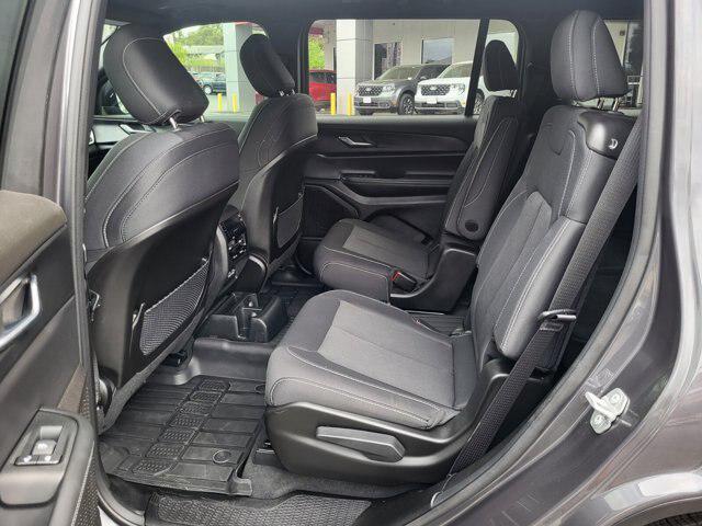 2025 Jeep Grand Cherokee L Laredo X 4x2