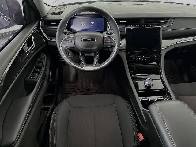 2022 Jeep Grand Cherokee L Laredo 4x4