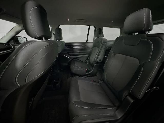 2022 Jeep Grand Cherokee L Laredo 4x4