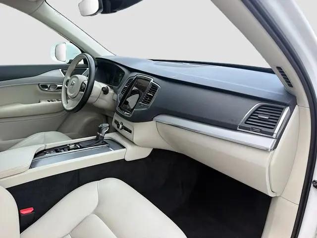2021 Volvo XC90 T5 Momentum 7 Passenger