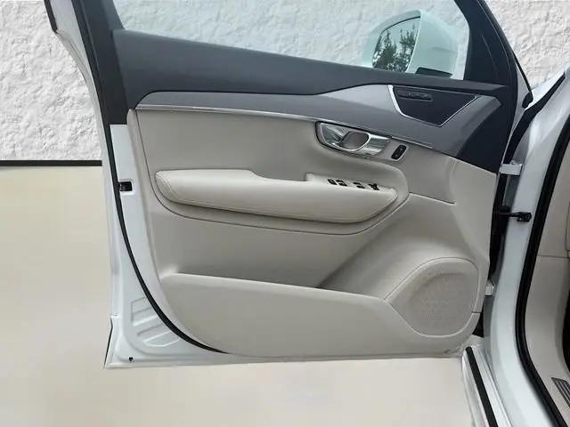 2021 Volvo XC90 T5 Momentum 7 Passenger