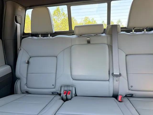2024 GMC Sierra 1500 4WD Crew Cab Short Box SLT