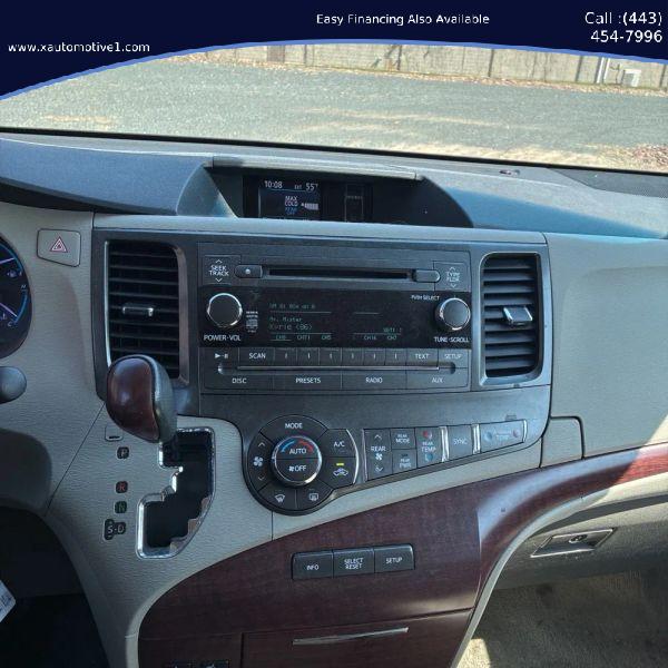2014 Toyota Sienna XLE V6 8 Passenger