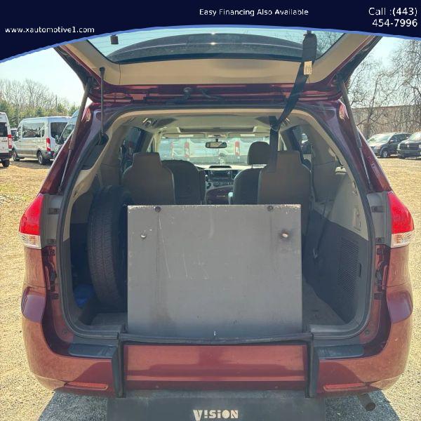 2014 Toyota Sienna XLE V6 8 Passenger