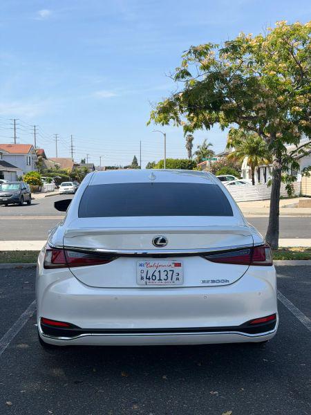 2022 Lexus ES 300h 300h