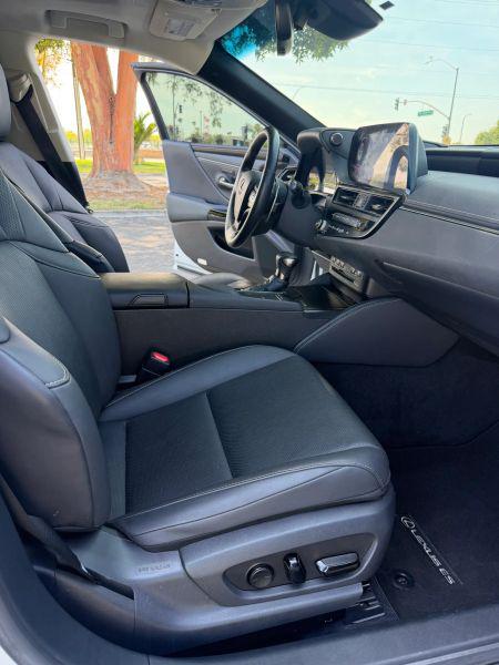2022 Lexus ES 300h 300h