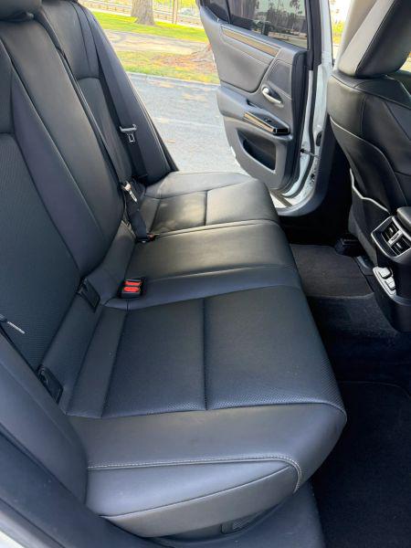 2022 Lexus ES 300h 300h