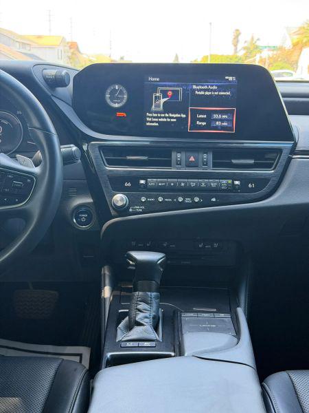 2022 Lexus ES 300h 300h