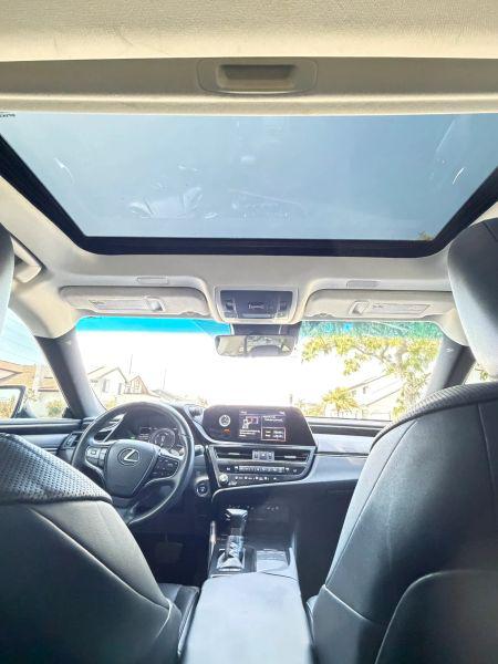 2022 Lexus ES 300h 300h
