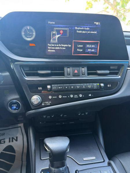 2022 Lexus ES 300h 300h