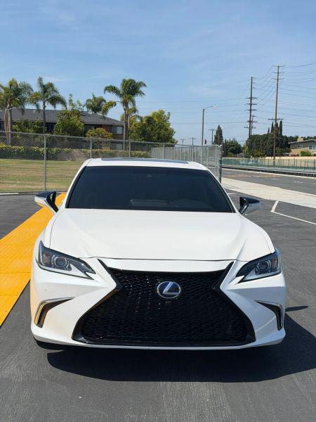 2022 Lexus ES 300h 300h