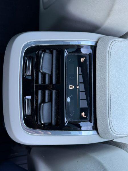 2020 Volvo XC90 T5 Momentum 7 Passenger