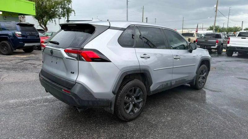 2022 Toyota RAV4 LE
