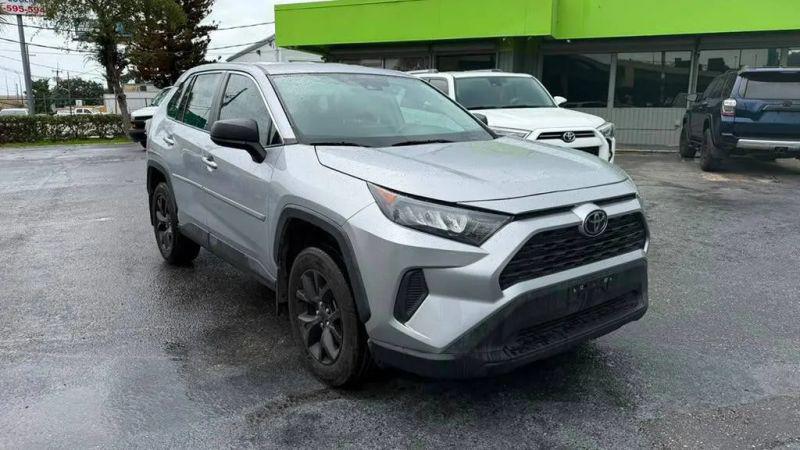 2022 Toyota RAV4 LE