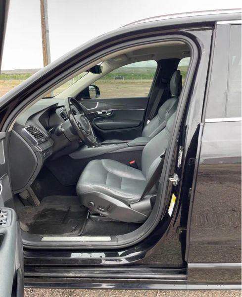 2020 Volvo XC90 T6 Momentum 7 Passenger