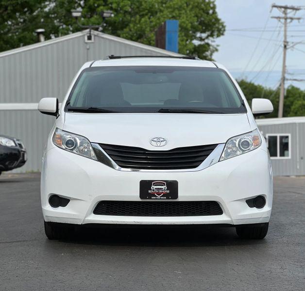 2012 Toyota Sienna LE V6 8 Passenger
