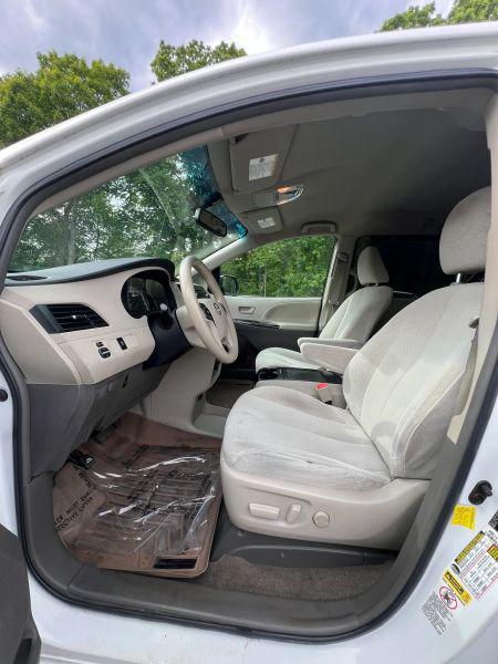 2012 Toyota Sienna LE V6 8 Passenger