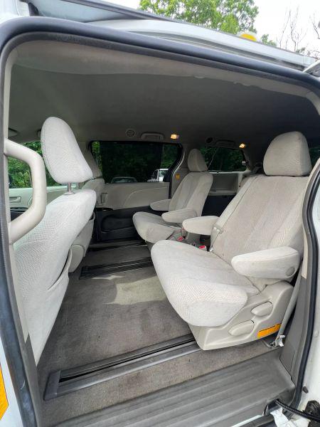 2012 Toyota Sienna LE V6 8 Passenger