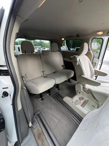 2012 Toyota Sienna LE V6 8 Passenger